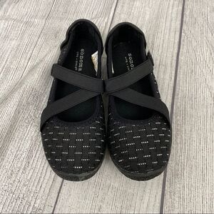 Sonoma girls slip on shoes w/elastic straps sz 12